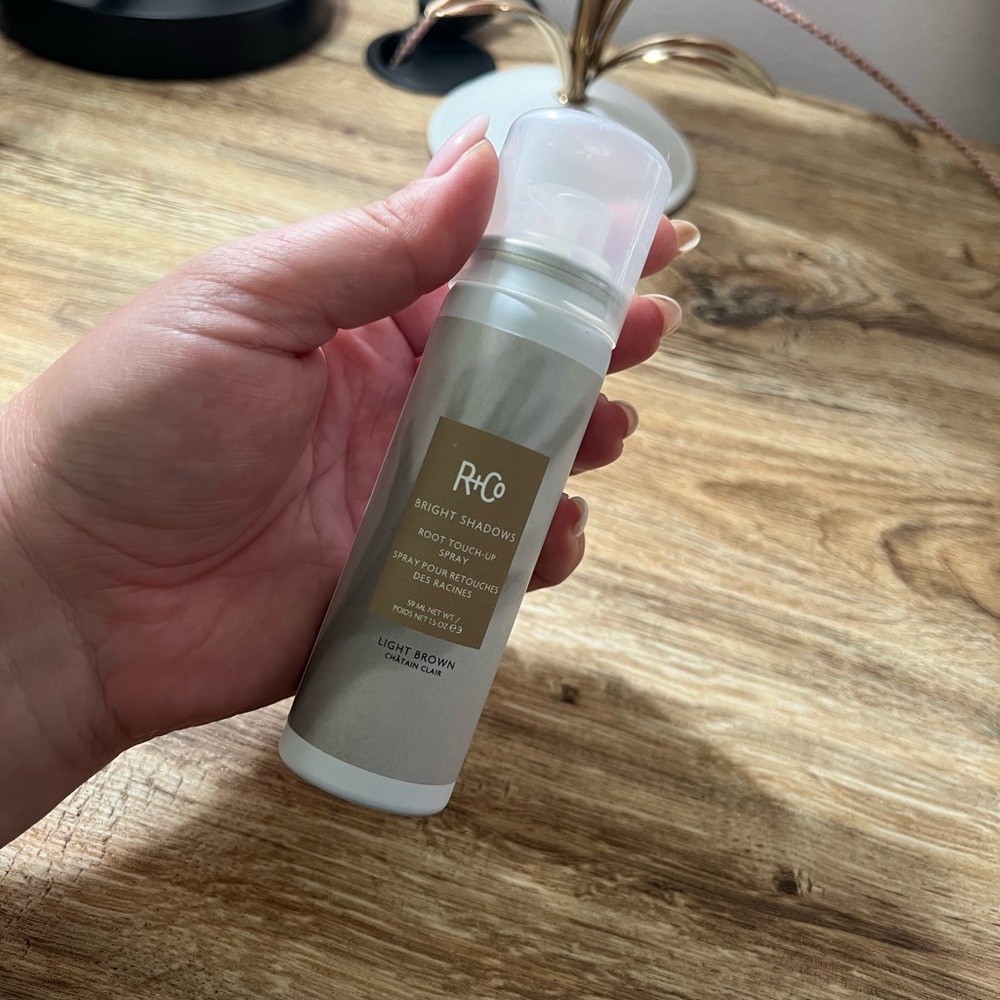 R+CO • BRIGHT SHADOWS • ROOT TOUCH-UP SPRAY • LIGHT BROWN - Picture 2 of 4